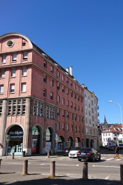 1568806433-208.jpg